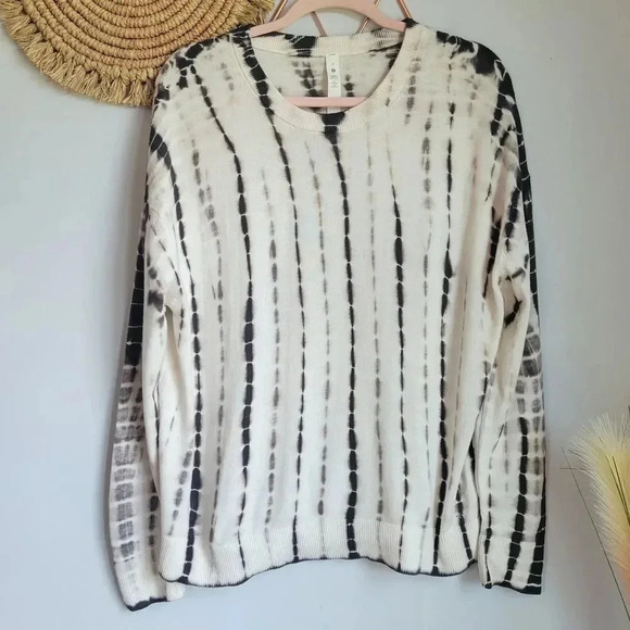 Lululemon, Crewneck Linear Tie Dye Grey Multi Pullover Sweater, Size 8 - Picture 9 of 13